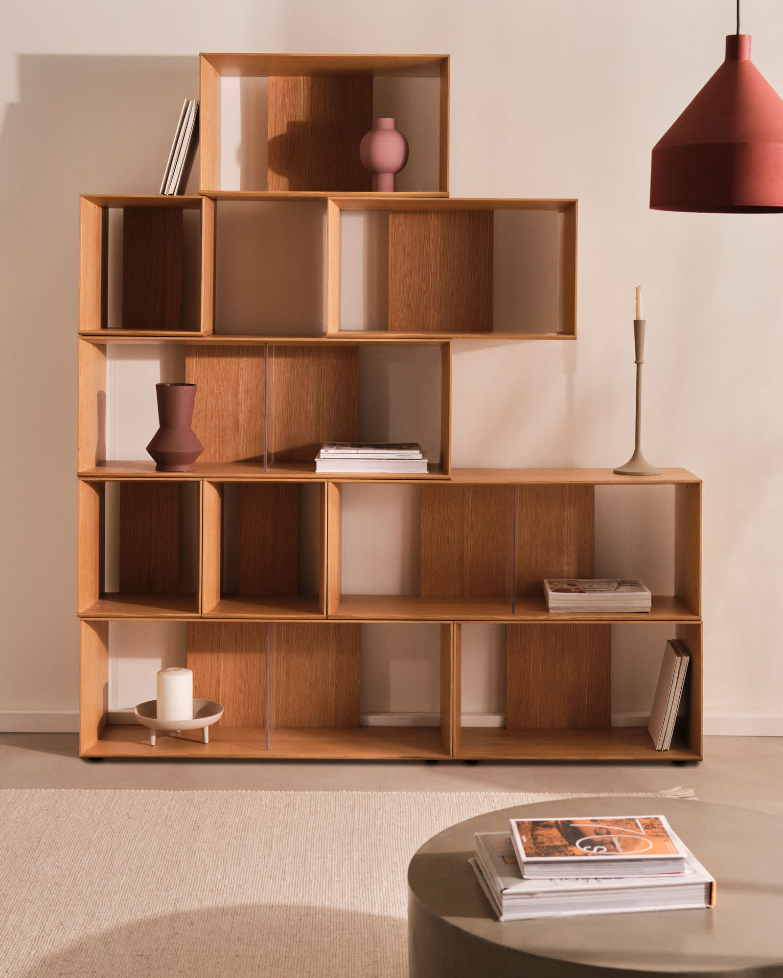 Elegantes Regalmodul aus Eichenfurnier, 101 x 38 cm, von Kave Home. Perfekt für stilvolle Aufbewahrung und modernes Wohndesign.