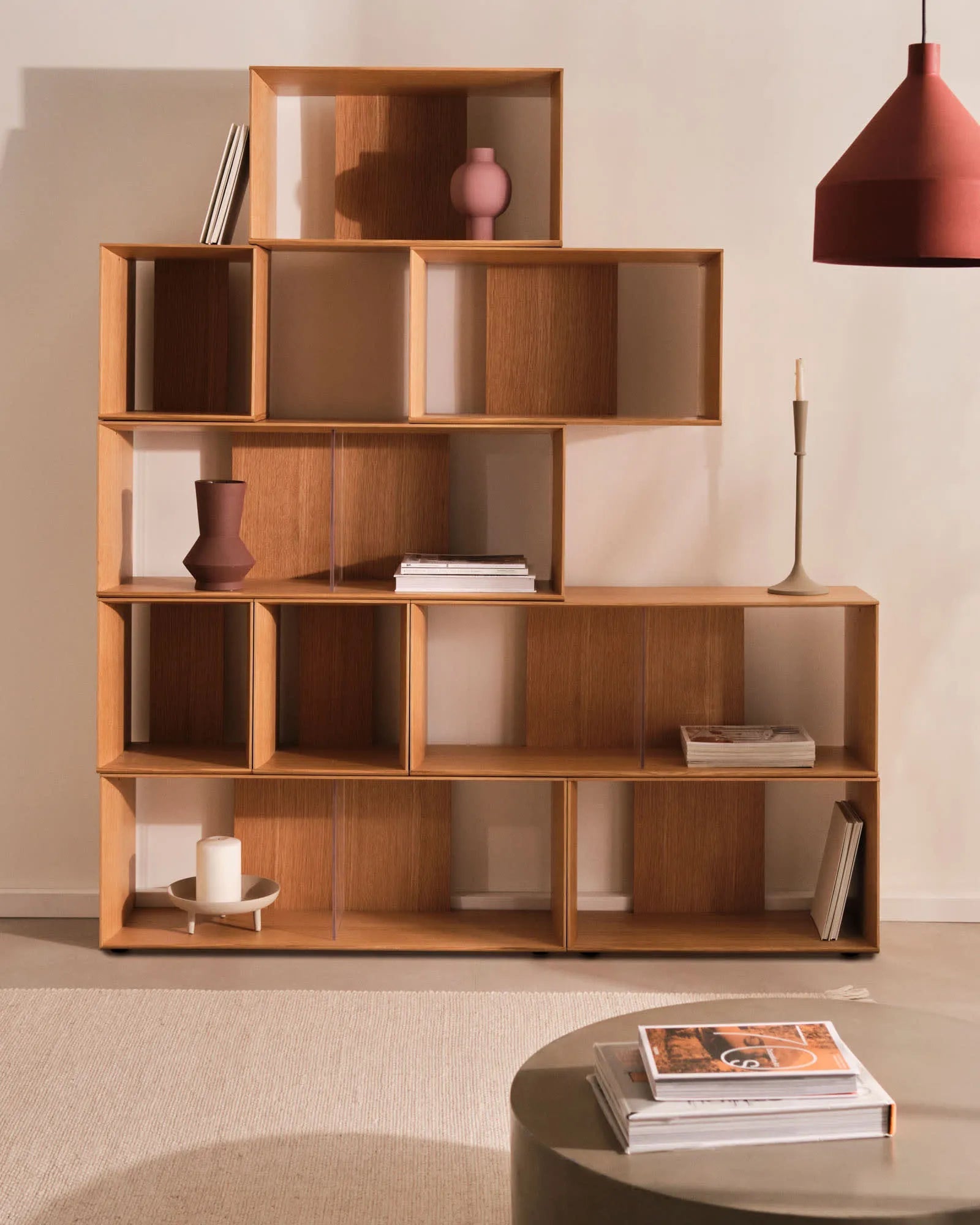Das Litto Set umfasst zwei modulare Regale aus Eichenfurnier, perfekt für elegante und anpassbare Organisation in Ihrem Zuhause.