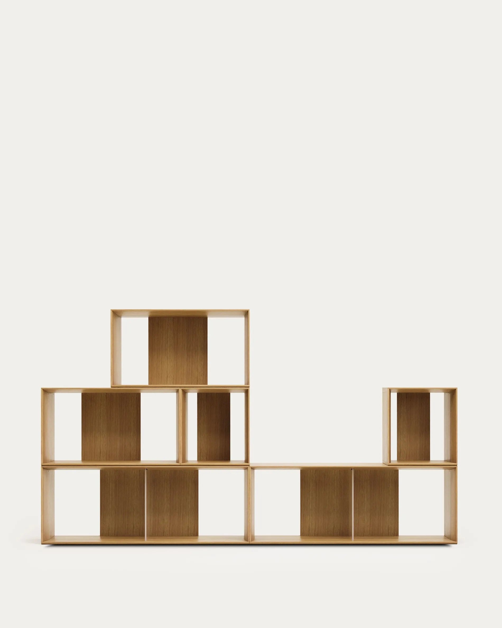 Modulares Regalset aus Eichenfurnier, 101x152 cm, flexibel und stilvoll, perfekt für individuelle Raumgestaltung.