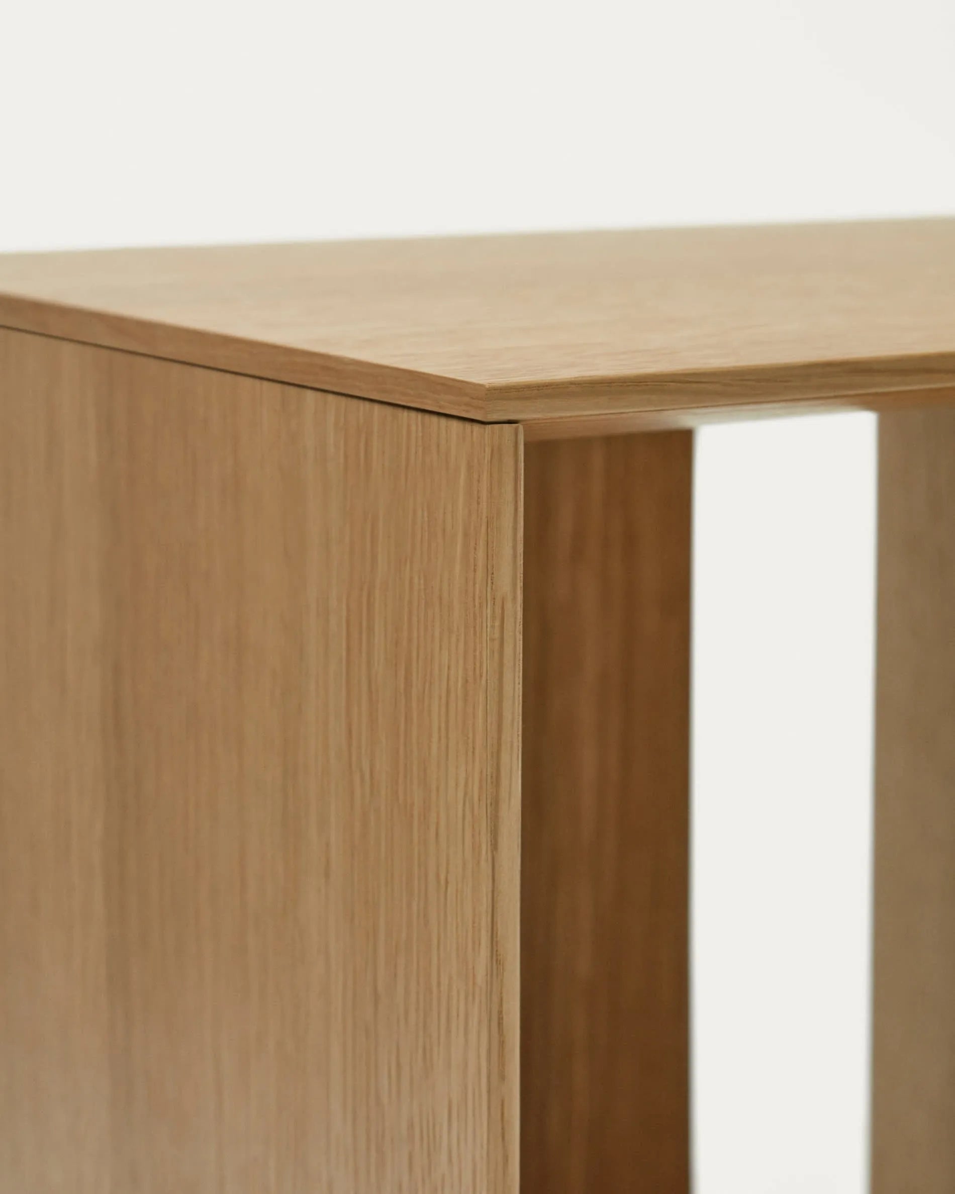 Flexibles Regalset aus Eichenfurnier, 101x152 cm, vielseitig kombinierbar, perfekt für stilvolle und kreative Raumgestaltung.