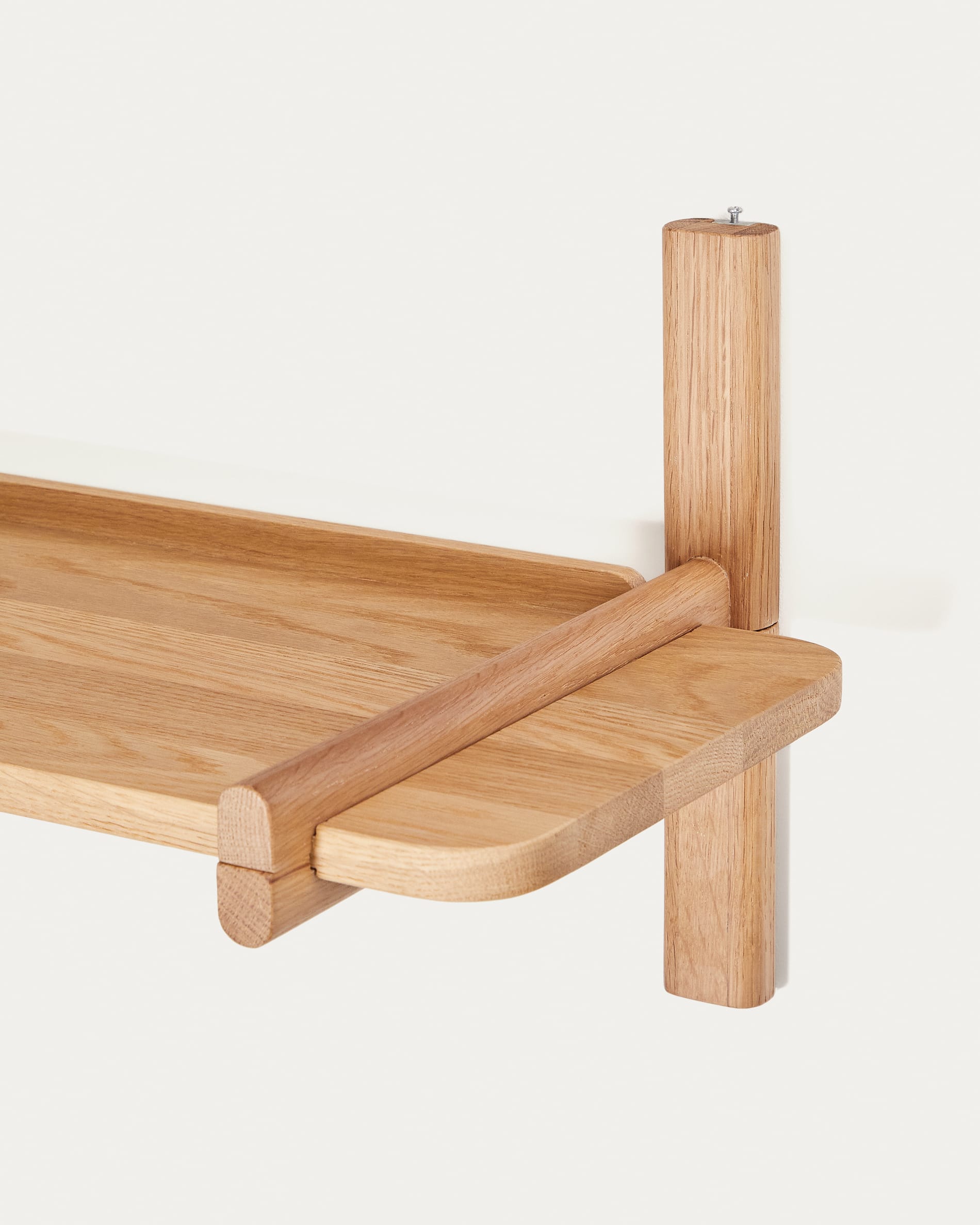 Modulares Sitra Regal mit 90 cm Brett aus FSC-zertifiziertem Eichenholz, naturbelassen, von Kave Home, ideal für stilvolle Einrichtung.
