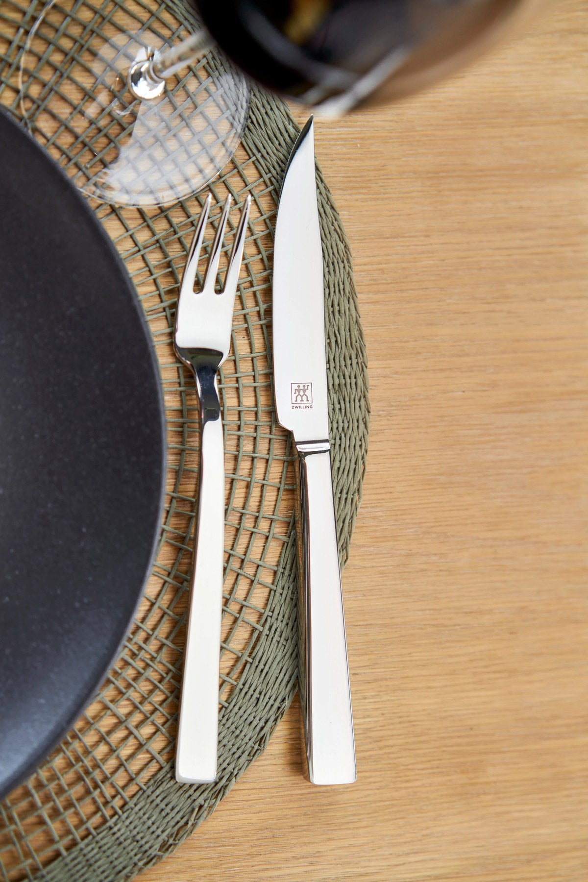 TWIN Steak Besteckset 12-tlg. in Holzbox in Silber präsentiert im Onlineshop von KAQTU Design AG. Küchenmesser ist von Zwilling Kitchen