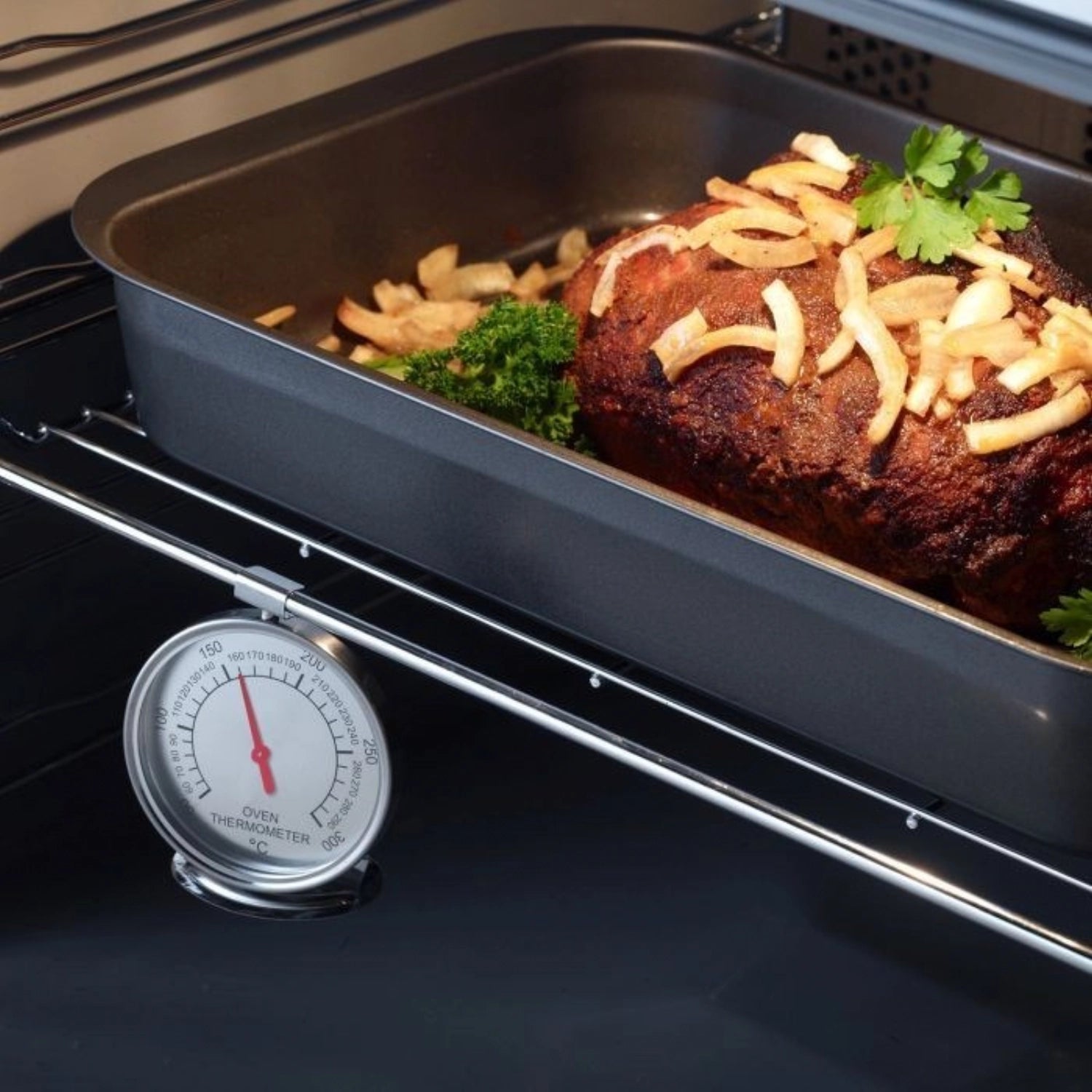 Mechanisches Ofenthermometer von Westmark, präzise Temperaturmessung für perfekte Backergebnisse, robustes Design für den Einsatz im Ofen.