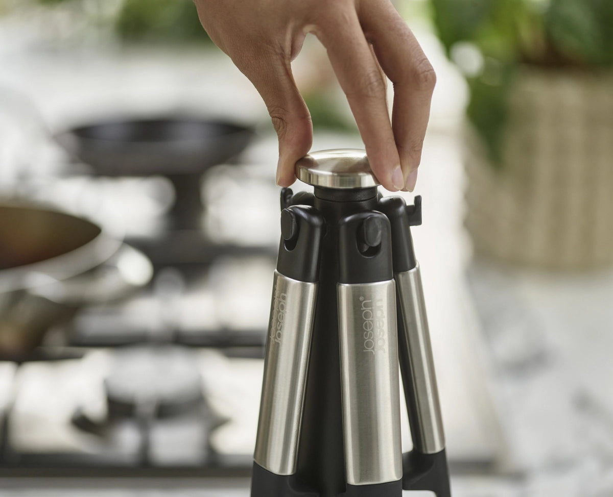 Elevate Karussell 5tlg. Silikon/Stahl in Schwarz präsentiert im Onlineshop von KAQTU Design AG. Kochbesteck ist von Joseph Joseph