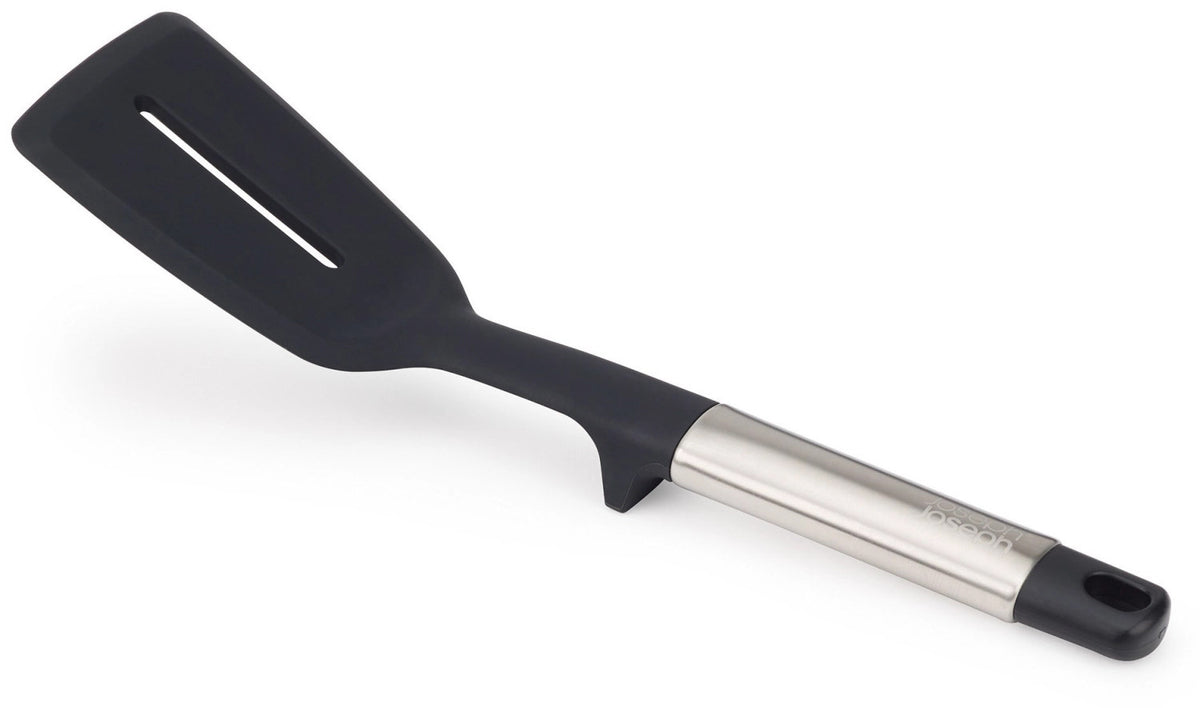 Elevate Silikon Pfannenwender mit Schlitz Stahl in Schwarz präsentiert im Onlineshop von KAQTU Design AG. Pfannenwender ist von Joseph Joseph