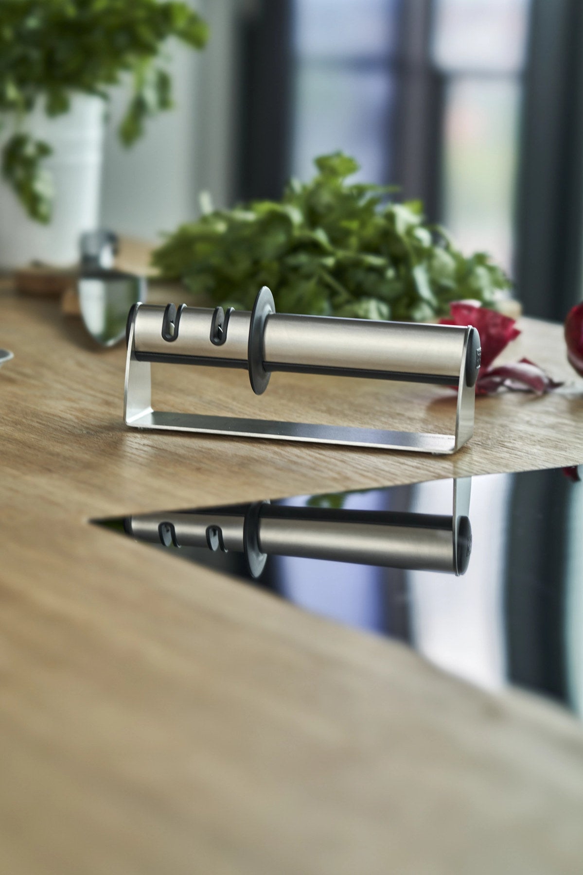 TWINSHARP Select Messerschärfer Inox 195 mm in Schwarz präsentiert im Onlineshop von KAQTU Design AG. Küchenmesser ist von Zwilling Kitchen