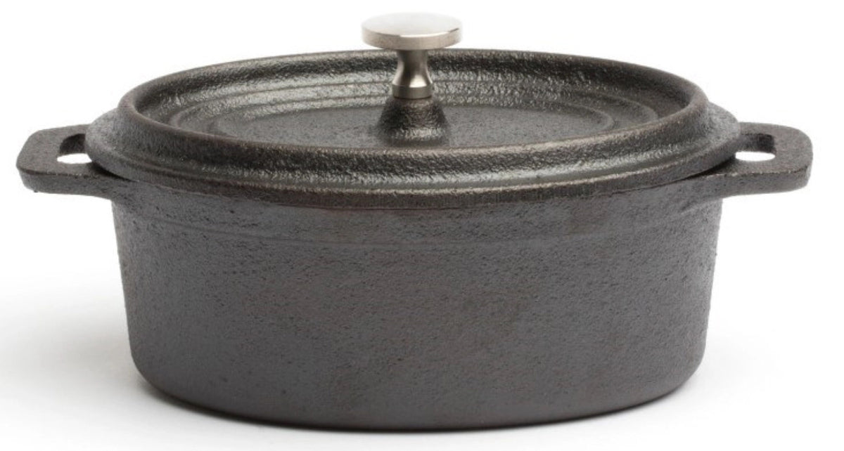 Kasserolle Mini Gusseisen oval 9.5x12.5cm H: 5.5cm in Schwarz präsentiert im Onlineshop von KAQTU Design AG. Schmortopf ist von Comas