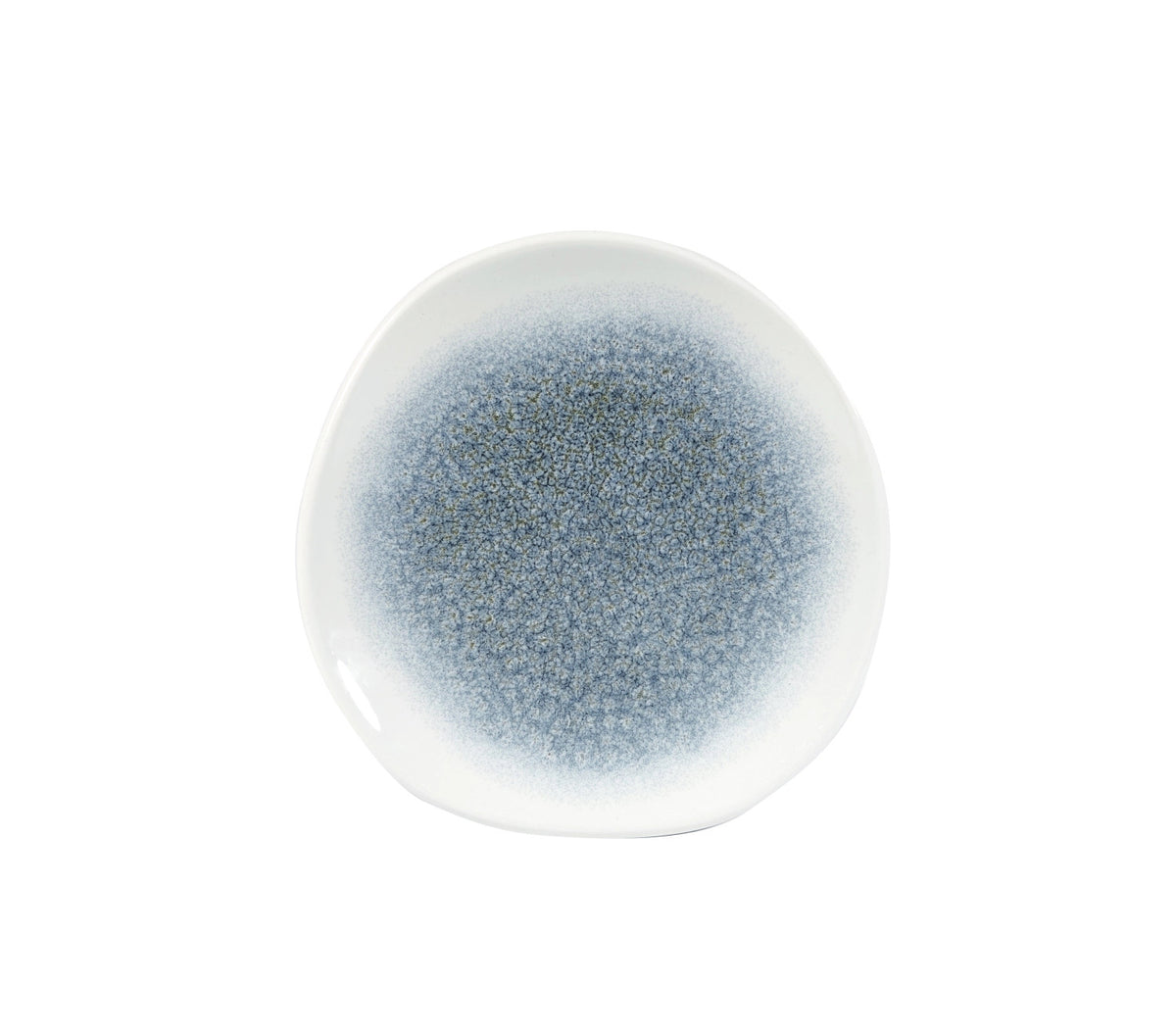 S.P. Raku Topaz Blue Organic Teller flach 18.6cm in Blau präsentiert im Onlineshop von KAQTU Design AG. Teller ist von Churchill