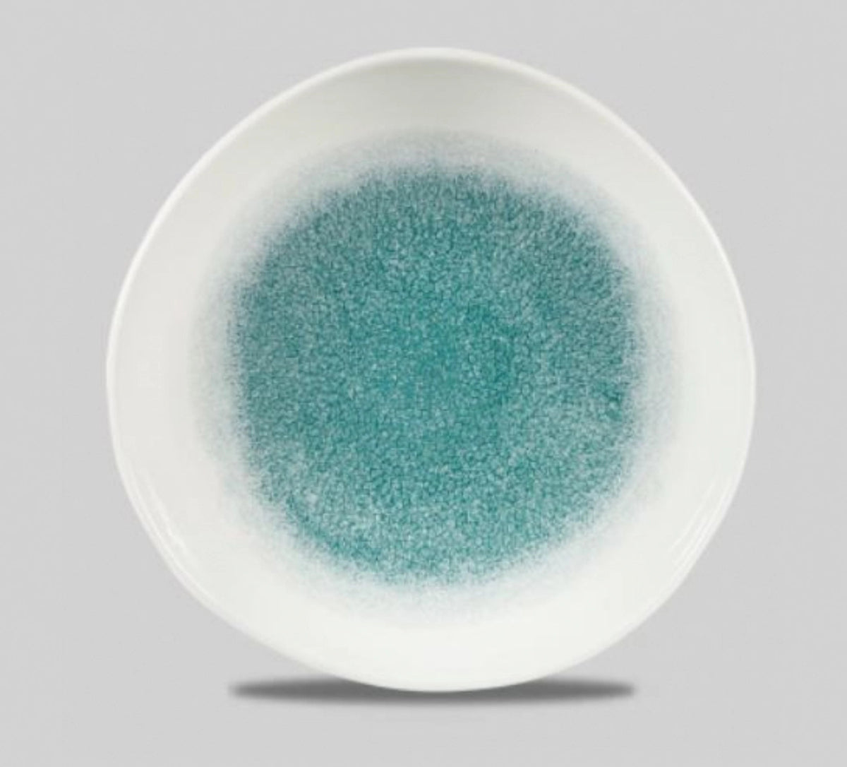S.P. Raku Jade Green Organic Coupe Teller flach 28.6cm in Blau präsentiert im Onlineshop von KAQTU Design AG. Teller ist von Churchill