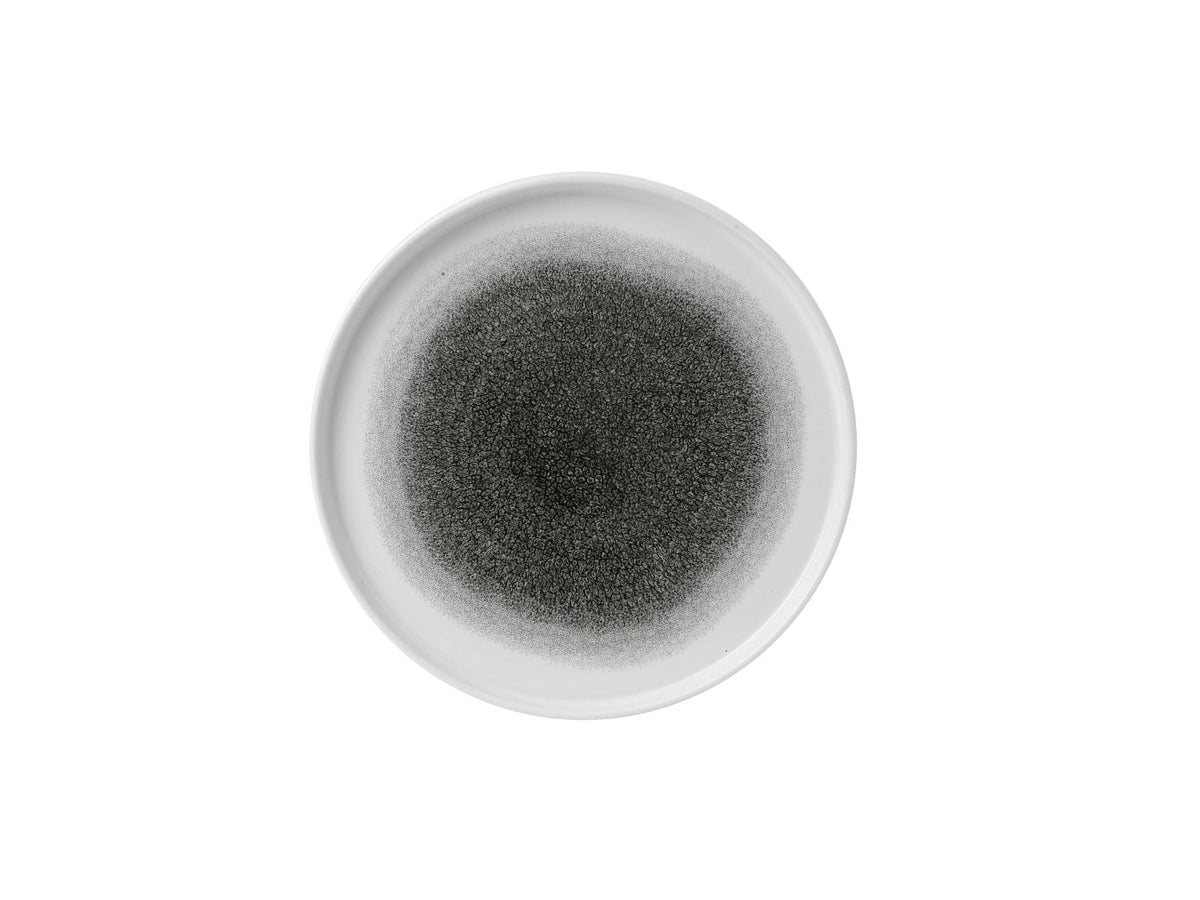 S.P. Raku Quartz Black Walled Teller 26cm in Schwarz präsentiert im Onlineshop von KAQTU Design AG. Teller ist von Churchill