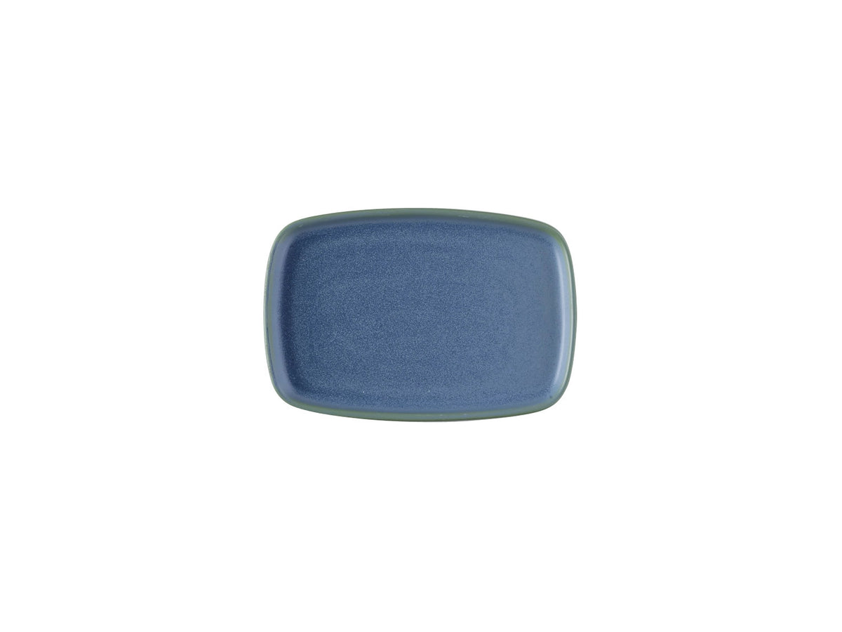Emerge Oslo Blue Platte rechteckig 22x15cm in Blau präsentiert im Onlineshop von KAQTU Design AG. Platte ist von Churchill