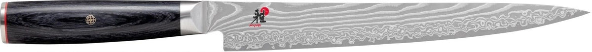 MIYABI 5000FCD Sujihiki, 240 mm in Schwarz präsentiert im Onlineshop von KAQTU Design AG. Damastmesser ist von Miyabi