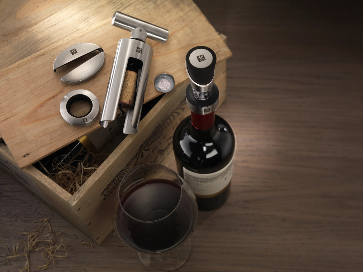 Korkenzieher, 19 x 11,5 x 5 cm in Schwarz präsentiert im Onlineshop von KAQTU Design AG. Barzubehör ist von Zwilling Kitchen