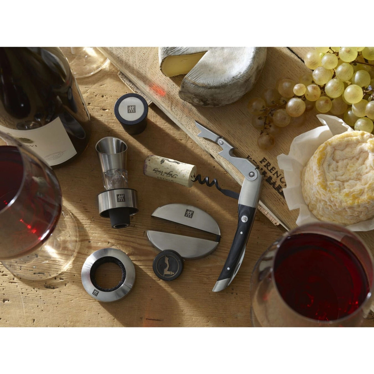 Sommelier-Set, 4-teilig in Schwarz präsentiert im Onlineshop von KAQTU Design AG. Barzubehör ist von Zwilling Kitchen