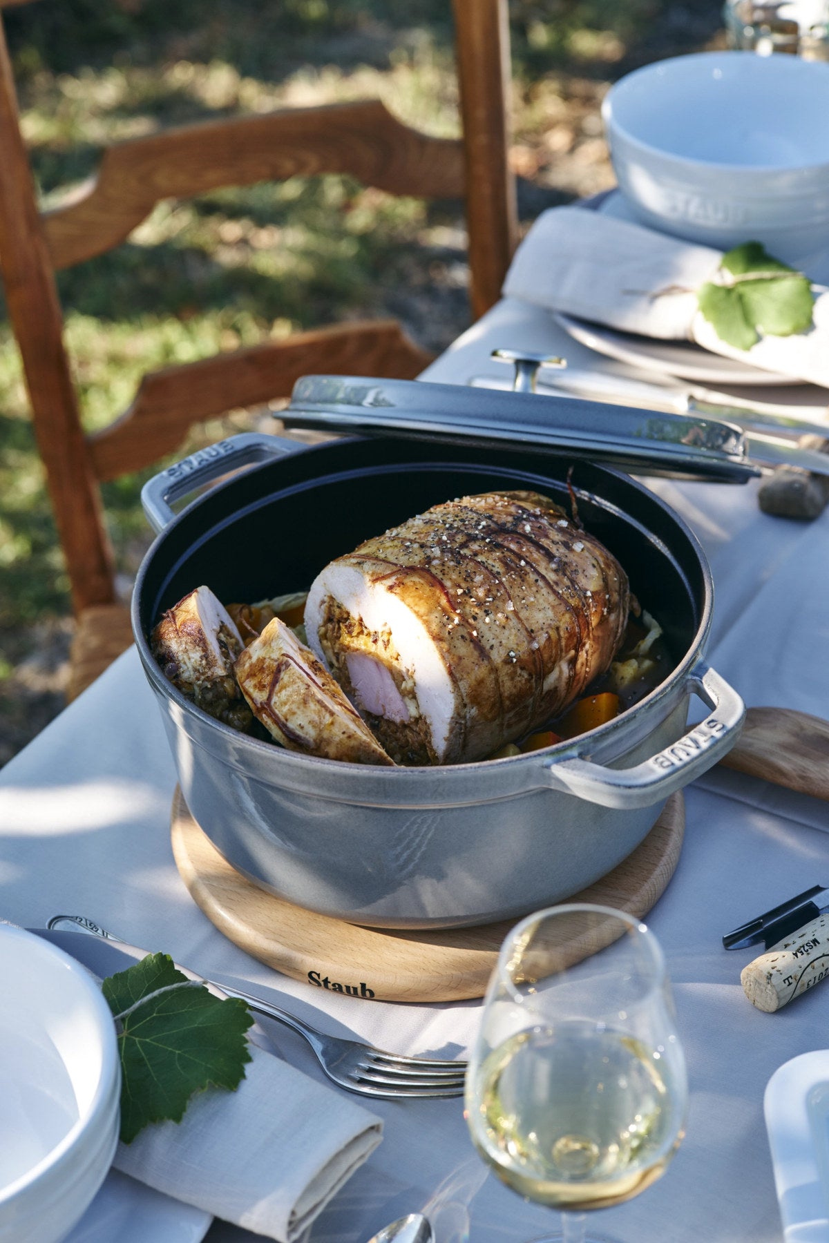 Cocotte rund 8.35l in Schwarz präsentiert im Onlineshop von KAQTU Design AG.  ist von Staub