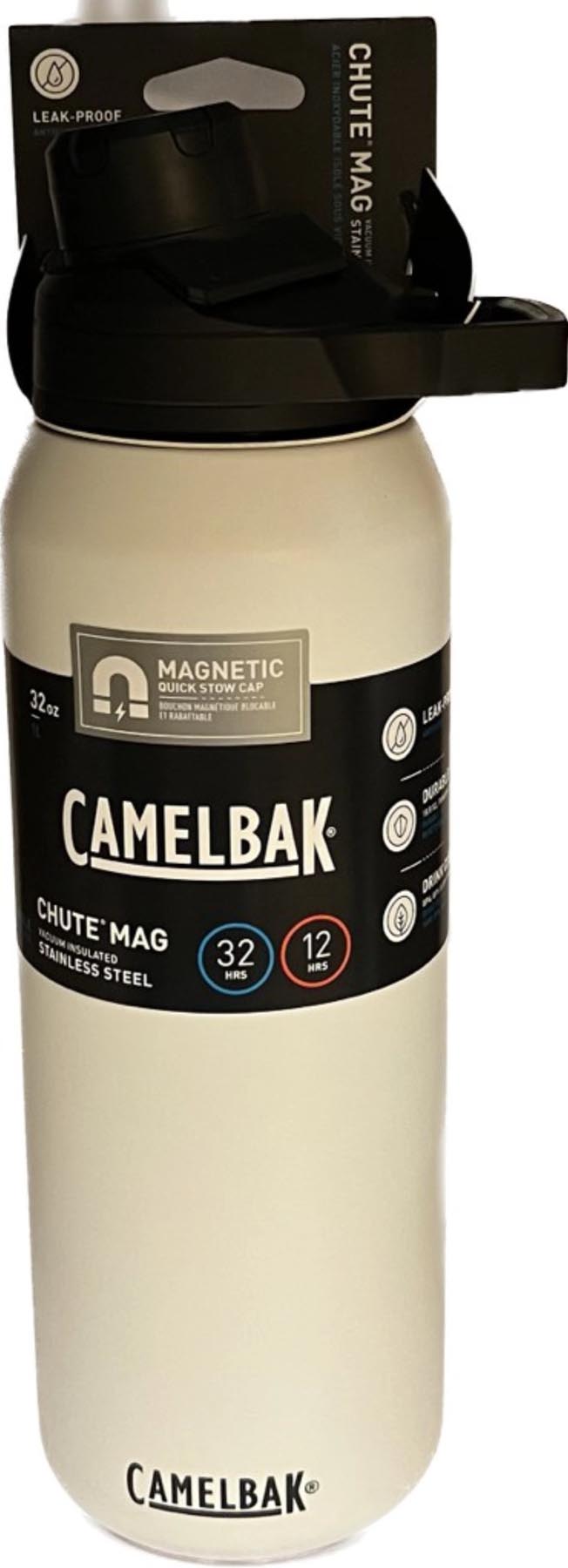 Camelbak Chute Mag V.I. 1.0l in stilvollem Weiß, perfekt für aktive Lebensstile. Innovative Magnetverschluss-Technologie für müheloses Trinken.