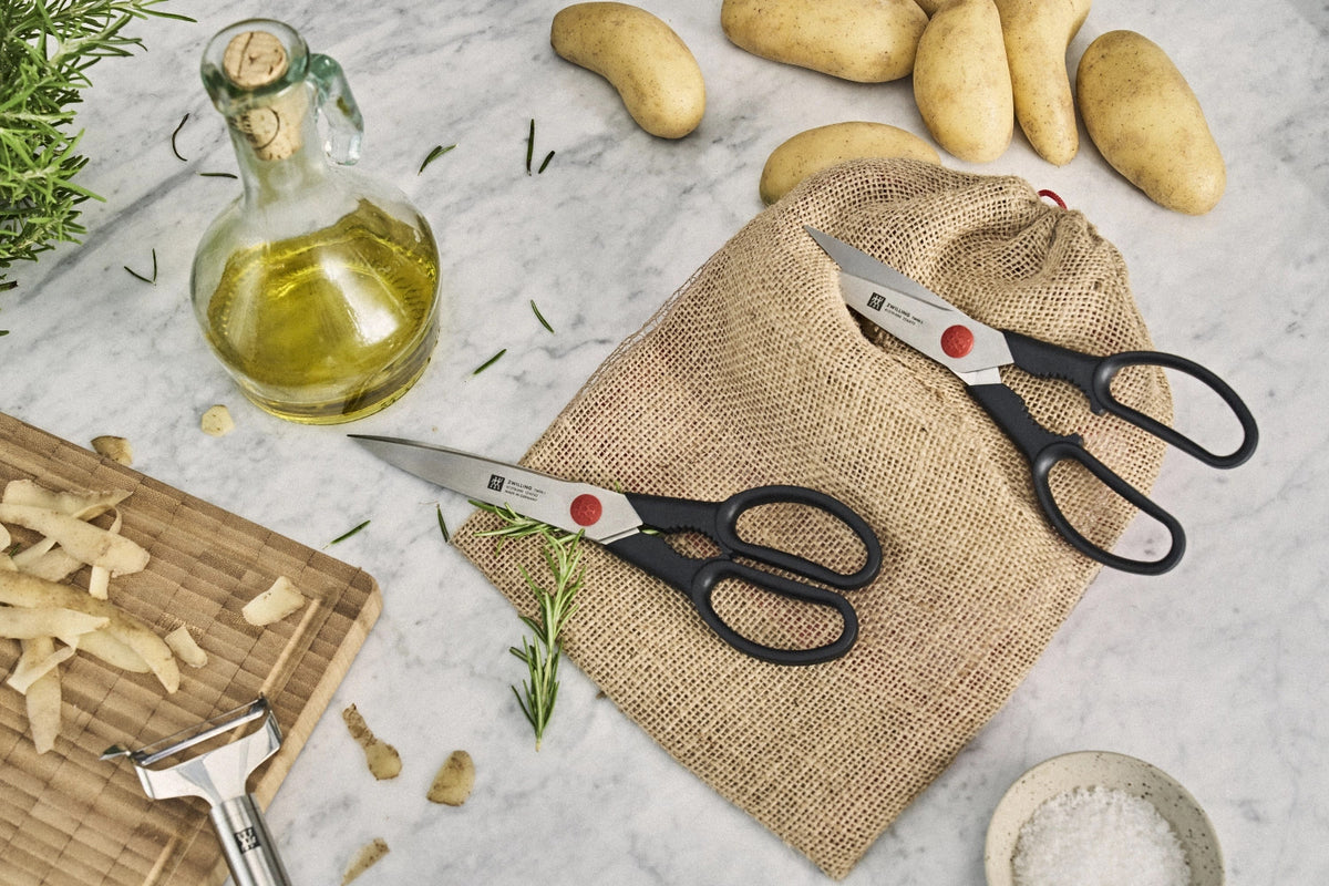Twin L Vielzweckschere, 230mm in Schwarz präsentiert im Onlineshop von KAQTU Design AG. Haushaltshilfen ist von Zwilling Kitchen