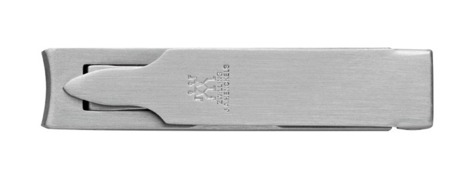 Eleganter, rostfreier Nagelknipser in schützender Lederhülle, ideal für die Körperpflege. Hochwertige Verarbeitung von Zwilling Beauty.