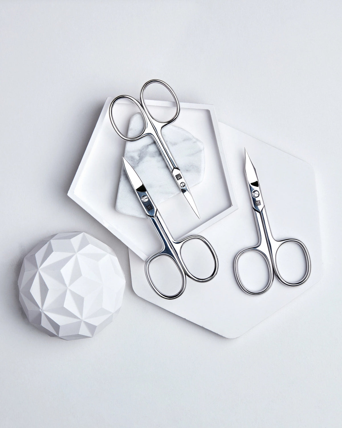 Kombi-Nagelschere, poliert 90mm in Silber präsentiert im Onlineshop von KAQTU Design AG. Pflege ist von Zwilling Beauty