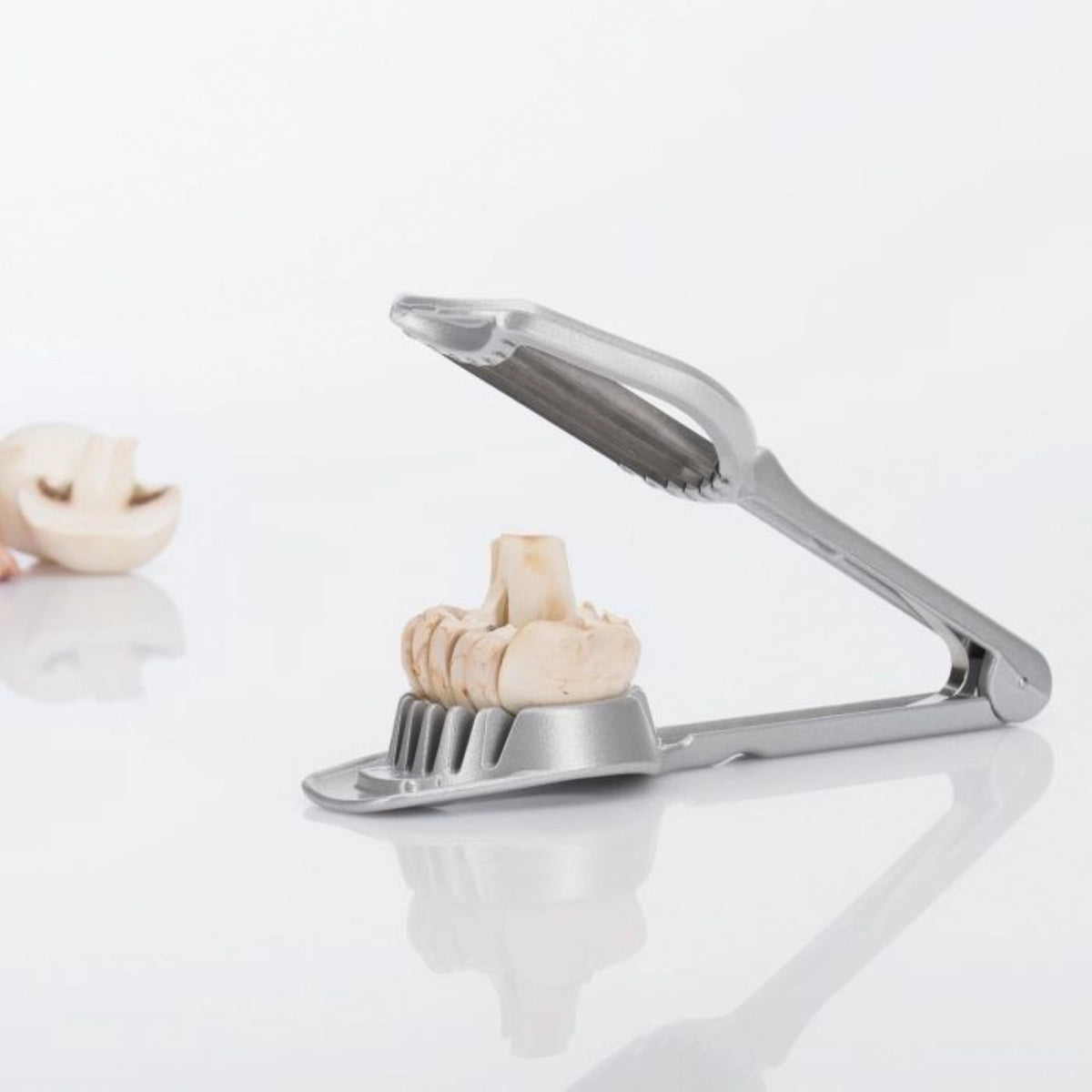 Vielzweckschneider Champion, 20x7x3cm in Silber präsentiert im Onlineshop von KAQTU Design AG. Küchenhelfer ist von Westmark