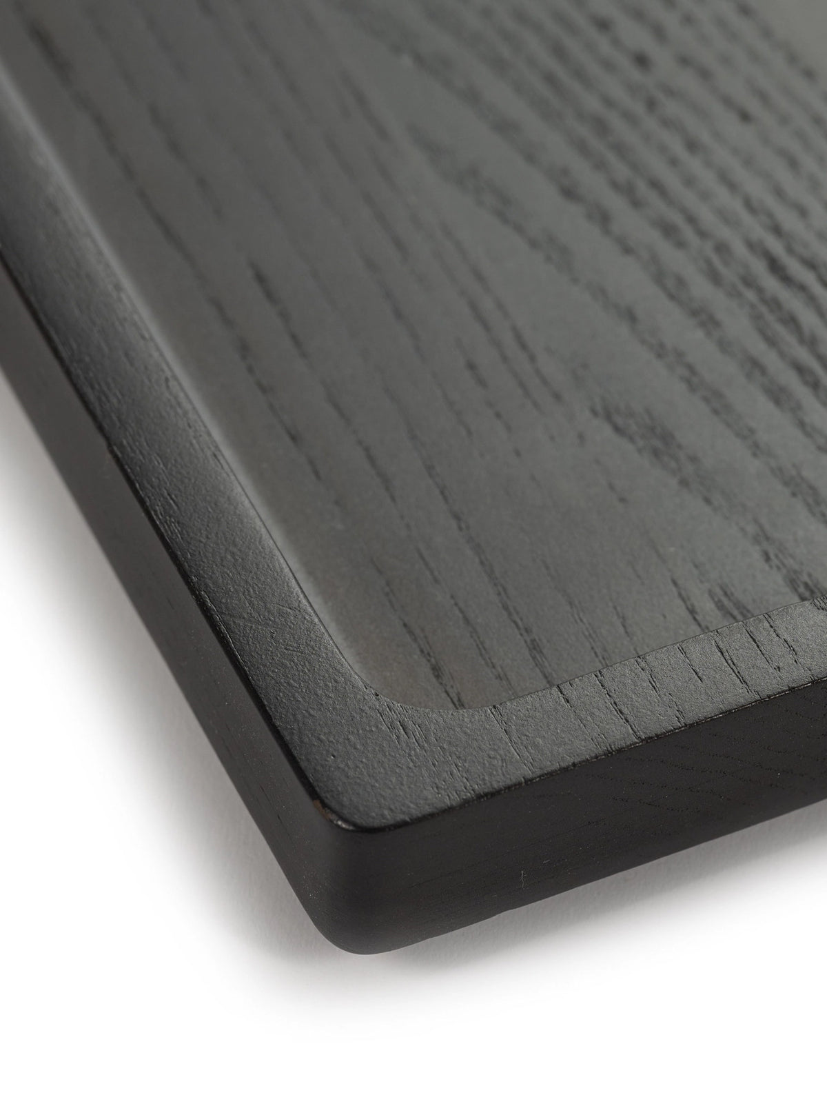 La Mère Tablett M 30x18x2.5 cm Black in Schwarz präsentiert im Onlineshop von KAQTU Design AG. Tablett ist von Serax