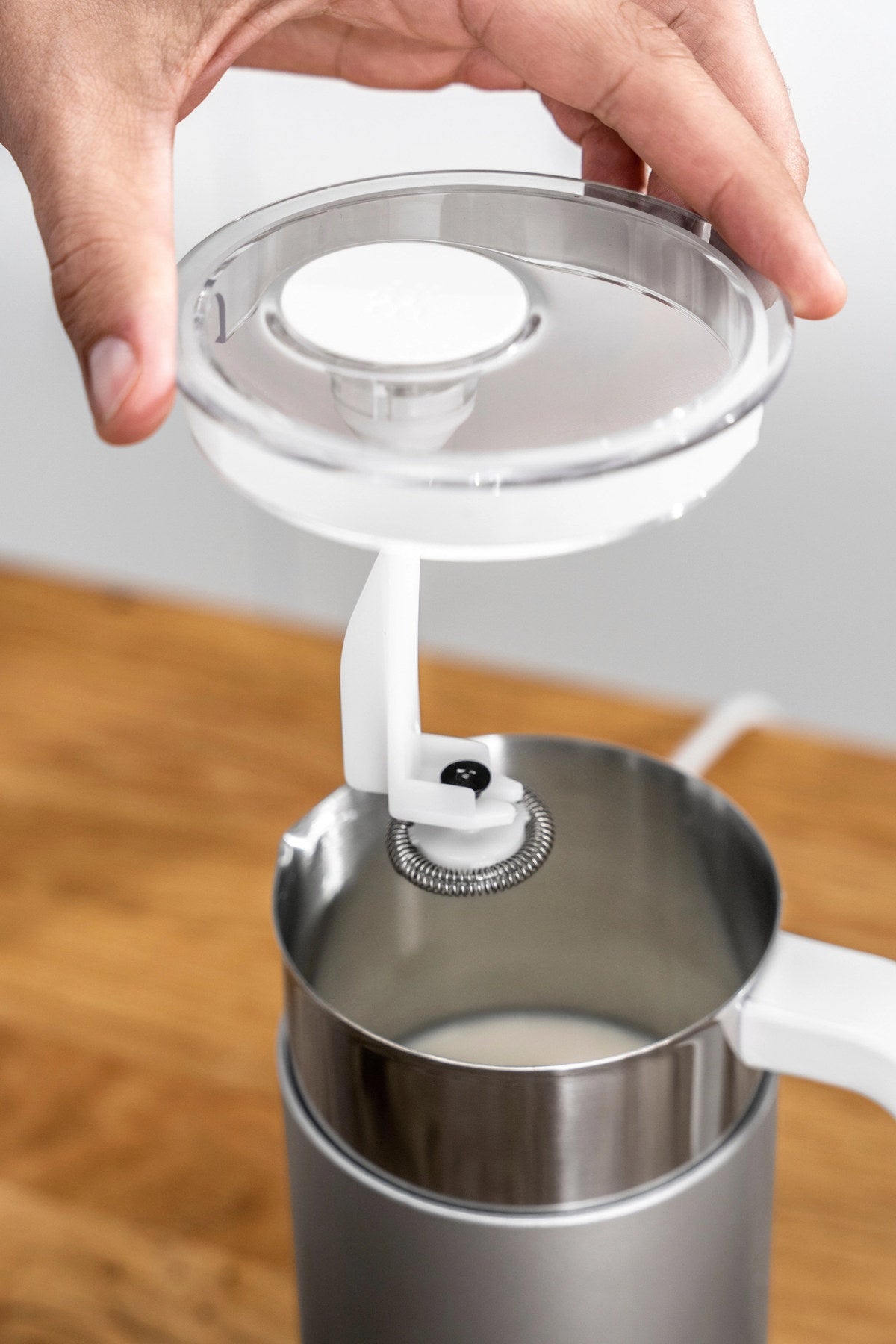 Enfinigy Milchaufschäumer silber 400ml in Silber präsentiert im Onlineshop von KAQTU Design AG. Küchengerät ist von Zwilling Kitchen