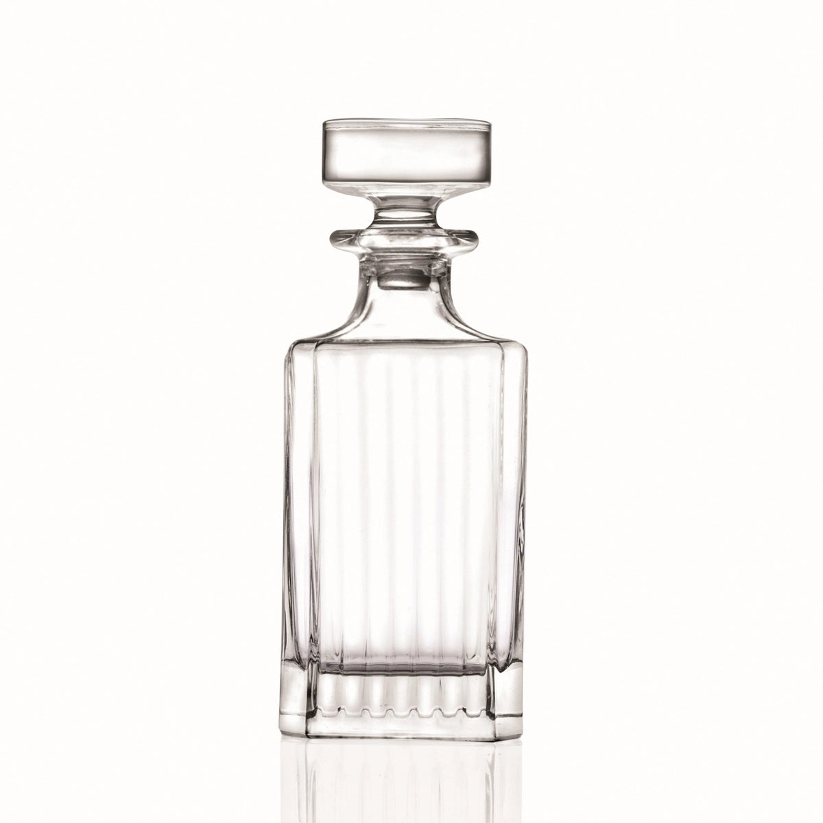 Transparente Whisky Flasche aus Glas von RCR, Höhe 18.9 cm, Fassungsvermögen 0.75lt, schlichte zylindrische Form mit klarem Verschluss.