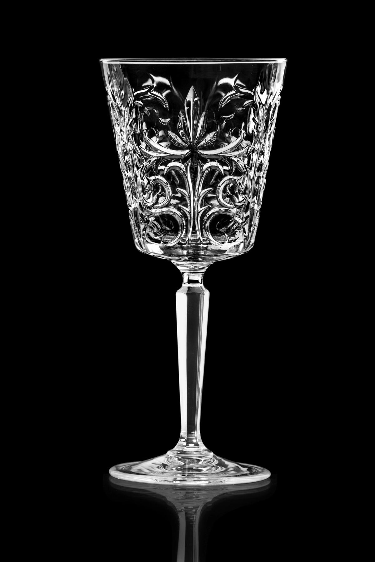 Sechs transparente Weingläser aus Glas der Serie Tattoo von RCR, klassische Kelchform, Höhe 19.4 cm, Durchmesser 8.8 cm, 29 cl Fassungsvermögen.