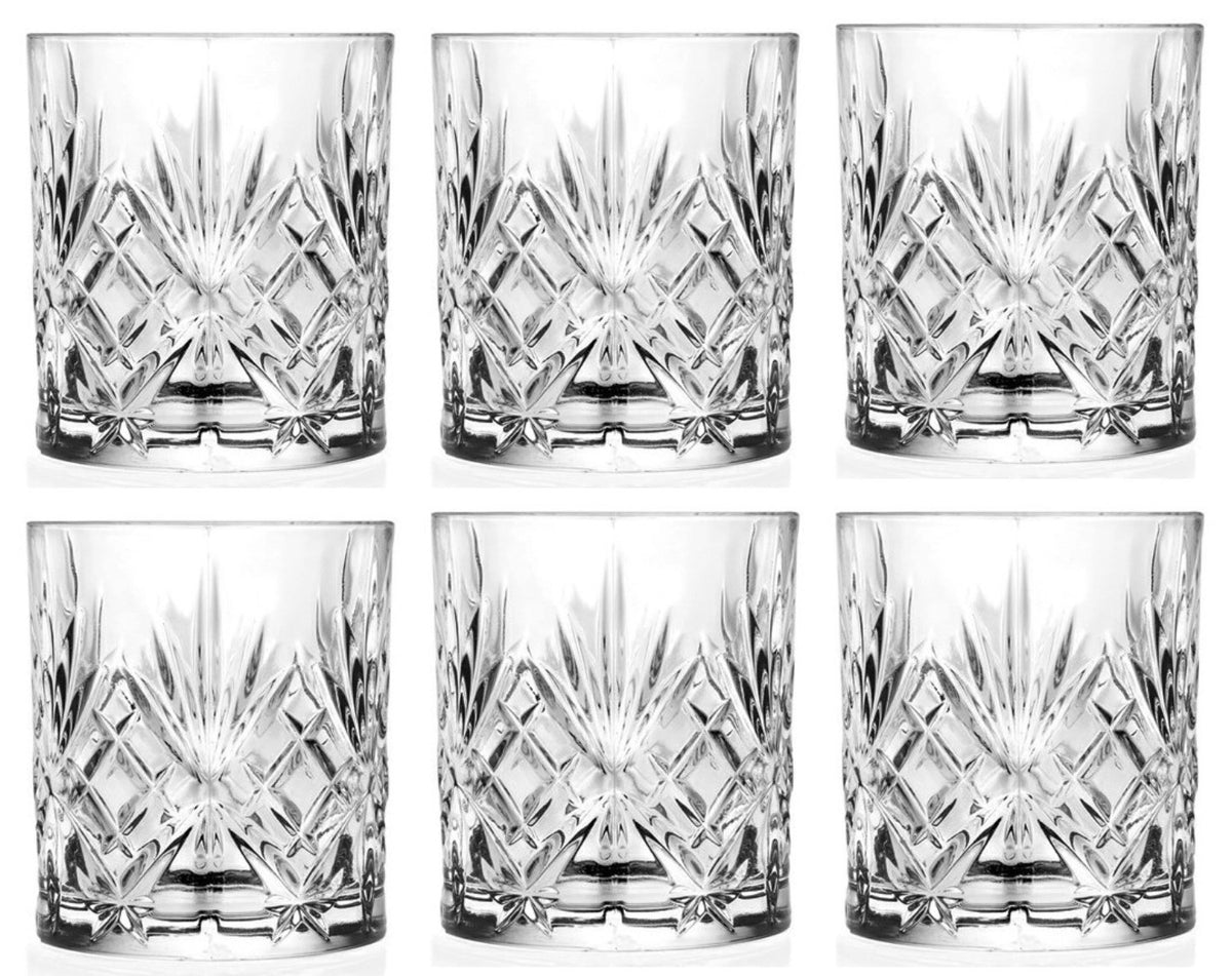 Sechs transparente Schnapsgläser aus Glas der Serie Melodia von RCR, zylindrische Form, Ø5.2 cm, Höhe 6 cm, Fassungsvermögen 8 cl.