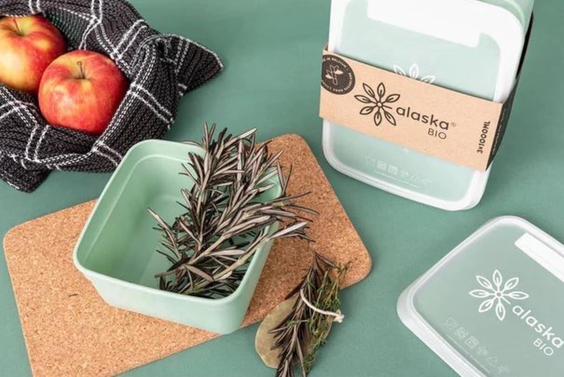 Drei grüne 500ml Gefrierboxen aus Bio-Material von Amuse, ideal für die umweltbewusste Aufbewahrung von Lebensmitteln.