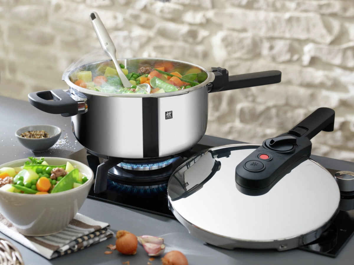 Ecoquick II Dampfkochtopf, 6l in Silber präsentiert im Onlineshop von KAQTU Design AG.  ist von Zwilling Kitchen
