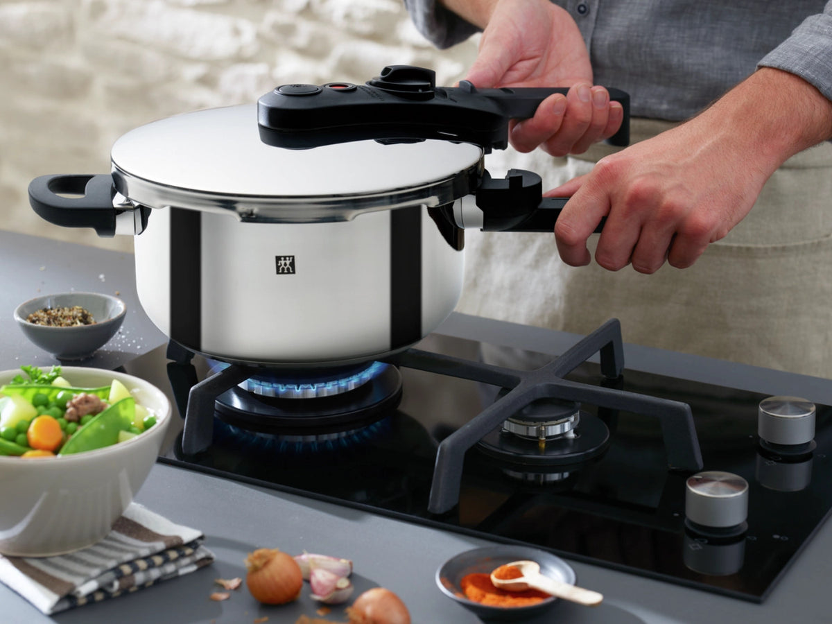Ecoquick II Dampfkochtopf, 6l in Silber präsentiert im Onlineshop von KAQTU Design AG.  ist von Zwilling Kitchen