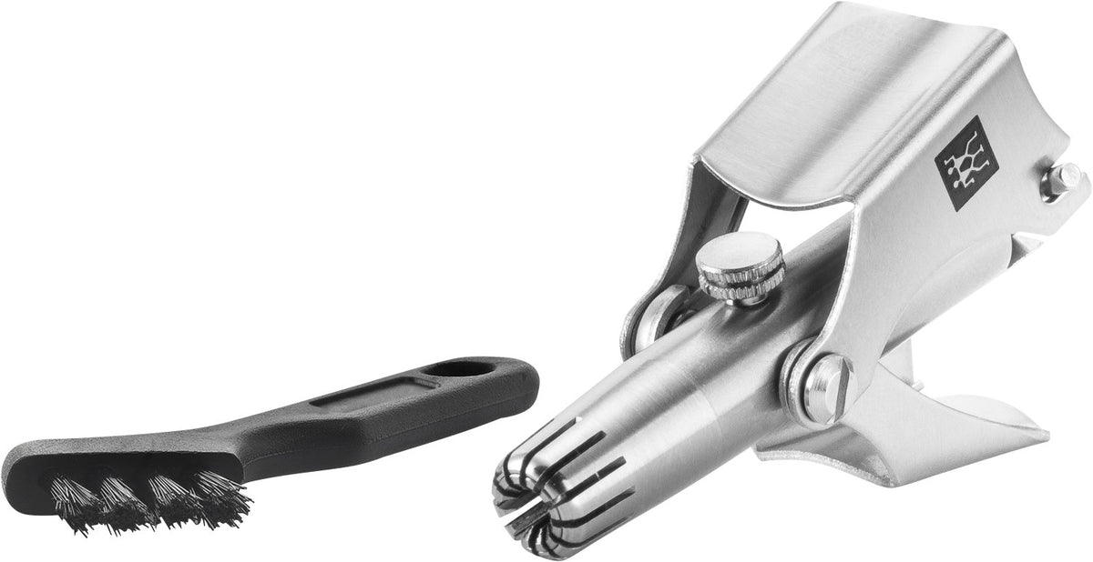 Nasen- und Ohrhaartrimmer, matt in Silber präsentiert im Onlineshop von KAQTU Design AG. Pflege ist von Zwilling Beauty