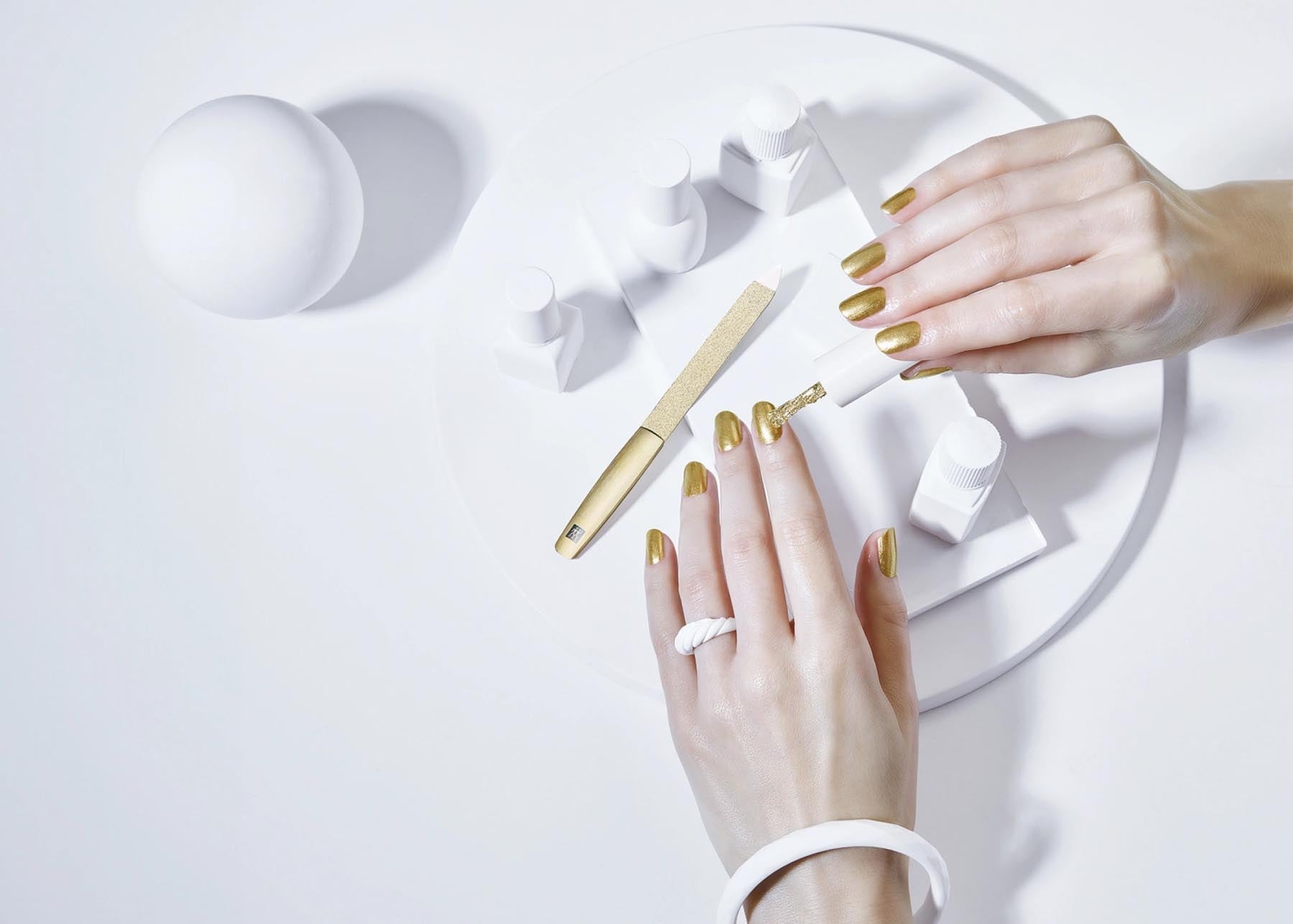 Elegante TWINOX Gold Edition Saphir-Nagelfeile in Gold, 130mm, ideal für die perfekte Nagelpflege von Zwilling Beauty.
