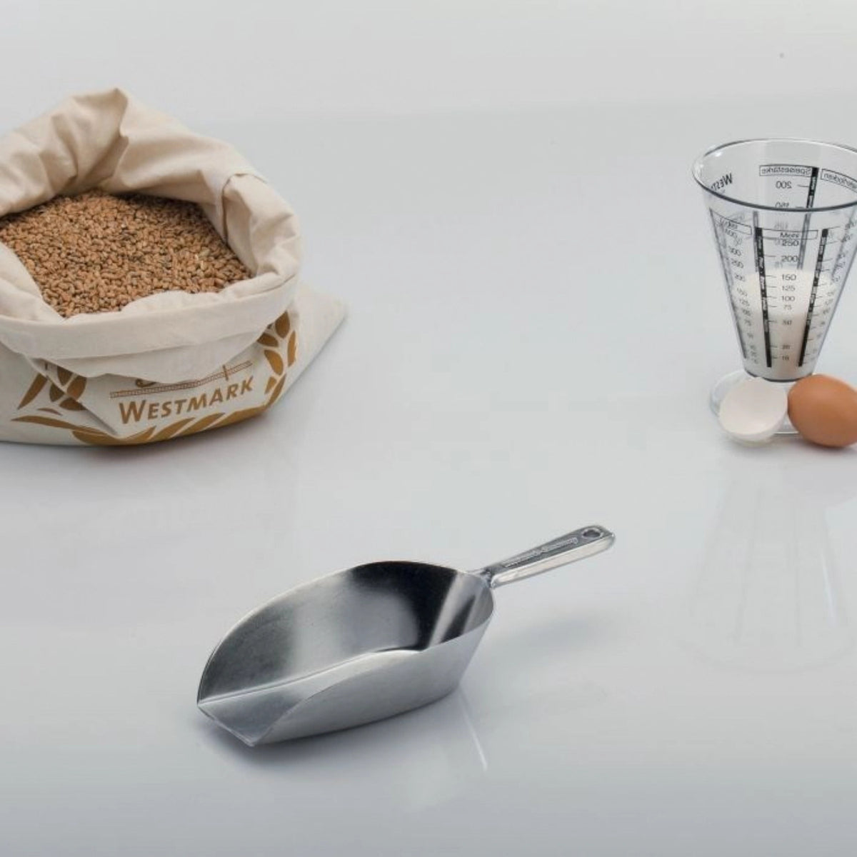 Haushaltsschaufel Hygia, 26.5x10x5cm, 410ml in Silber präsentiert im Onlineshop von KAQTU Design AG. Backutensilien ist von Westmark