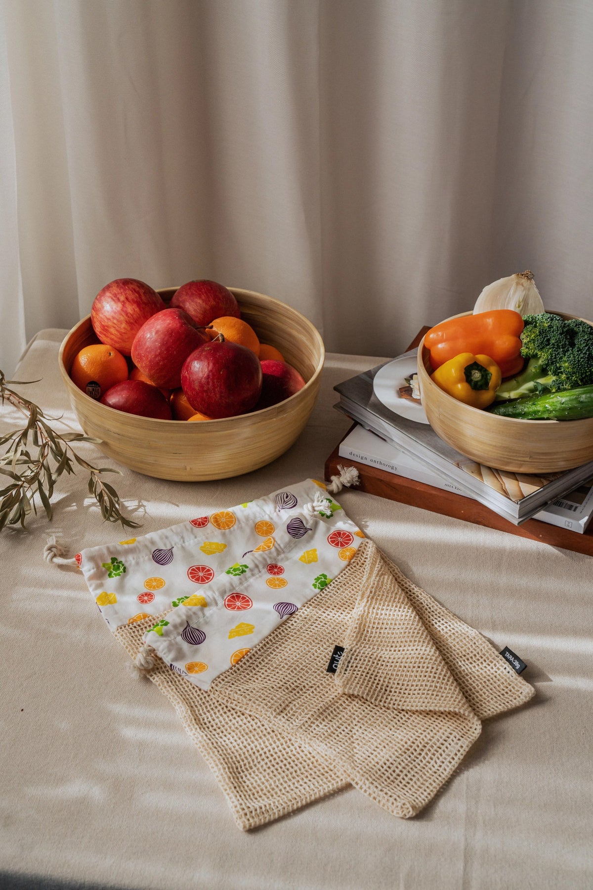 2er Set Früchte- und Gemüsenetz Obst u. Gemüse M und L in Mehrfarbig präsentiert im Onlineshop von KAQTU Design AG. Küchenhelfer ist von Nuts Innovations