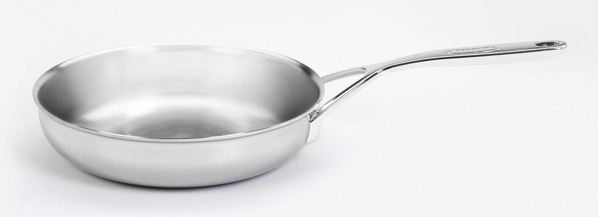 5 Plus Bratpfanne unbeschichtet 28cm in Silber präsentiert im Onlineshop von KAQTU Design AG. Bratpfanne ist von Demeyere