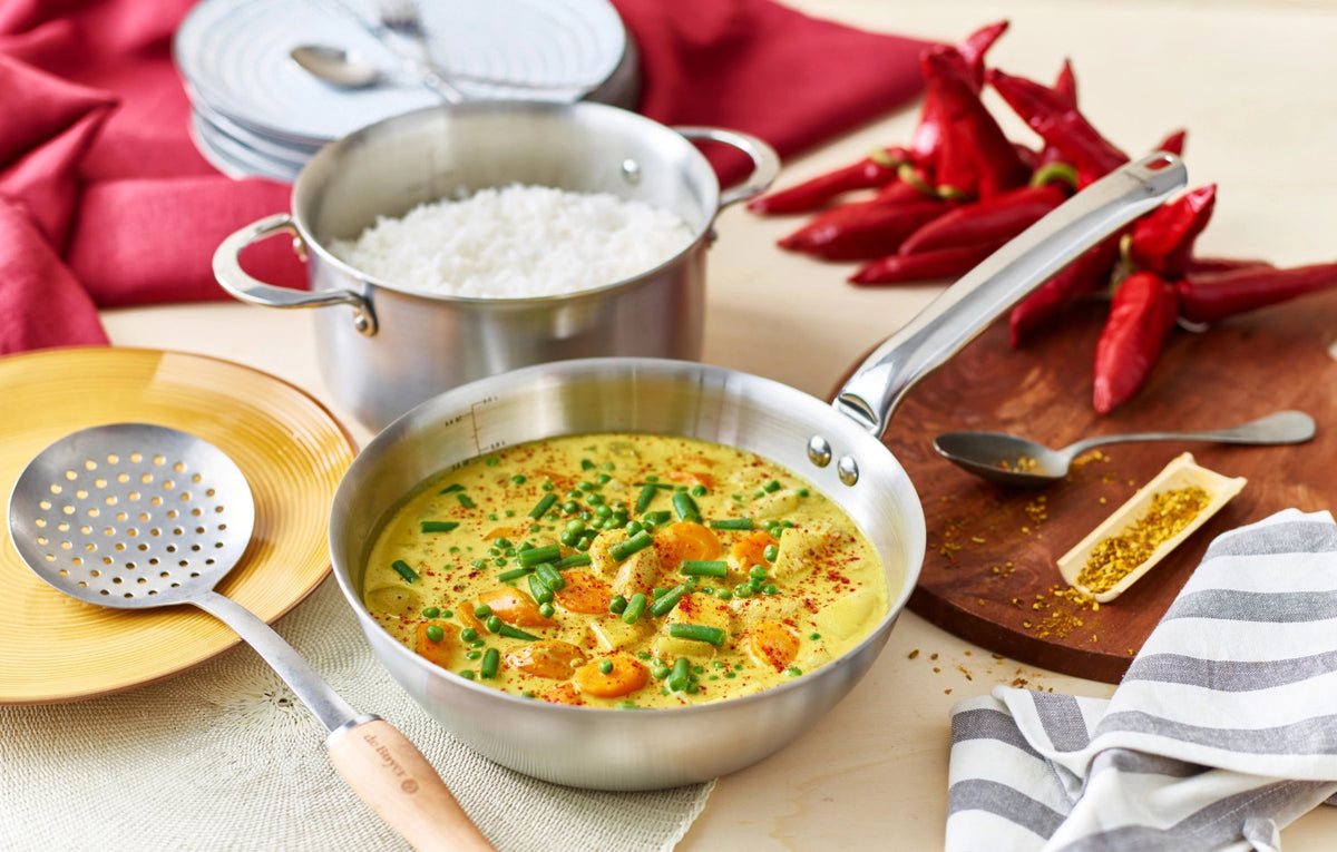 KONISCHE SAUTEUSE ALCHIMY 24 CM in Silber präsentiert im Onlineshop von KAQTU Design AG.  ist von de Buyer