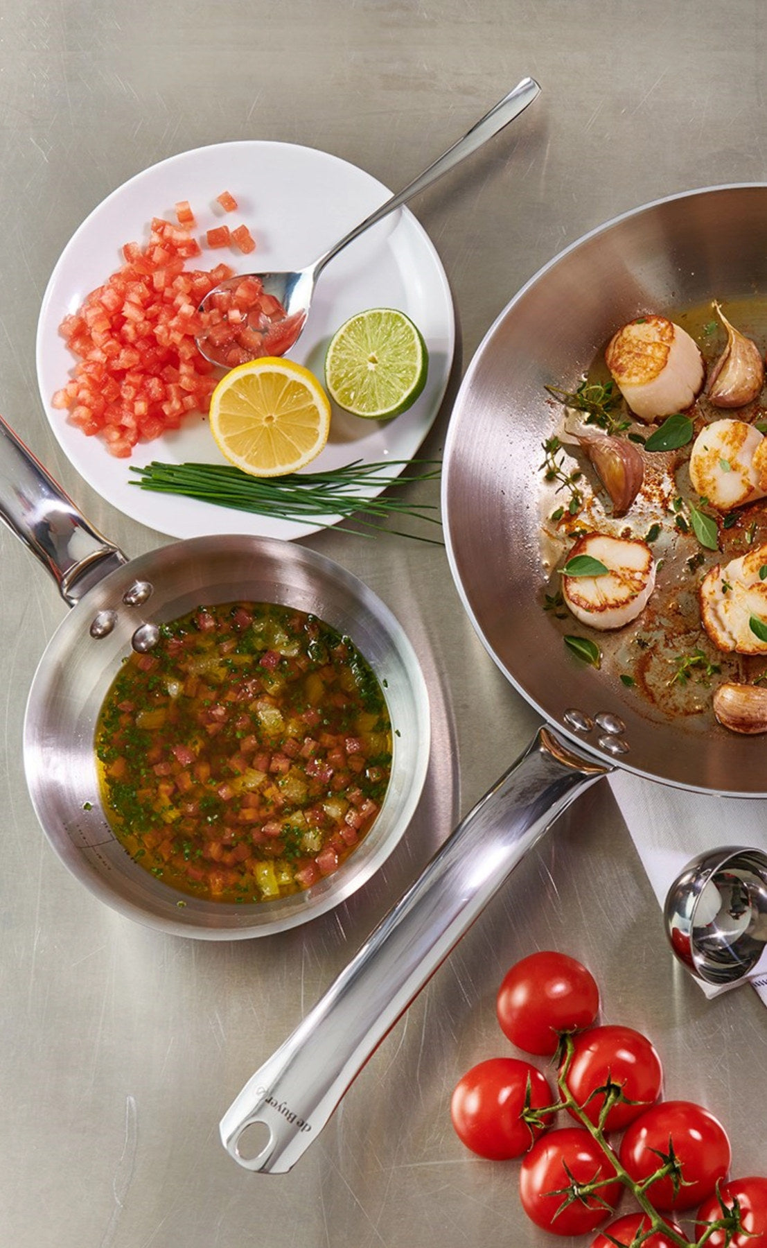 KONISCHE SAUTEUSE ALCHIMY 24 CM in Silber präsentiert im Onlineshop von KAQTU Design AG.  ist von de Buyer