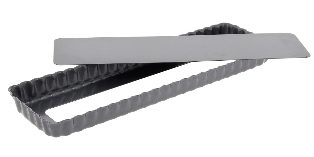 Kuchenform 20x8cm geriffelt in Silber präsentiert im Onlineshop von KAQTU Design AG. Backform / Backblech ist von de Buyer
