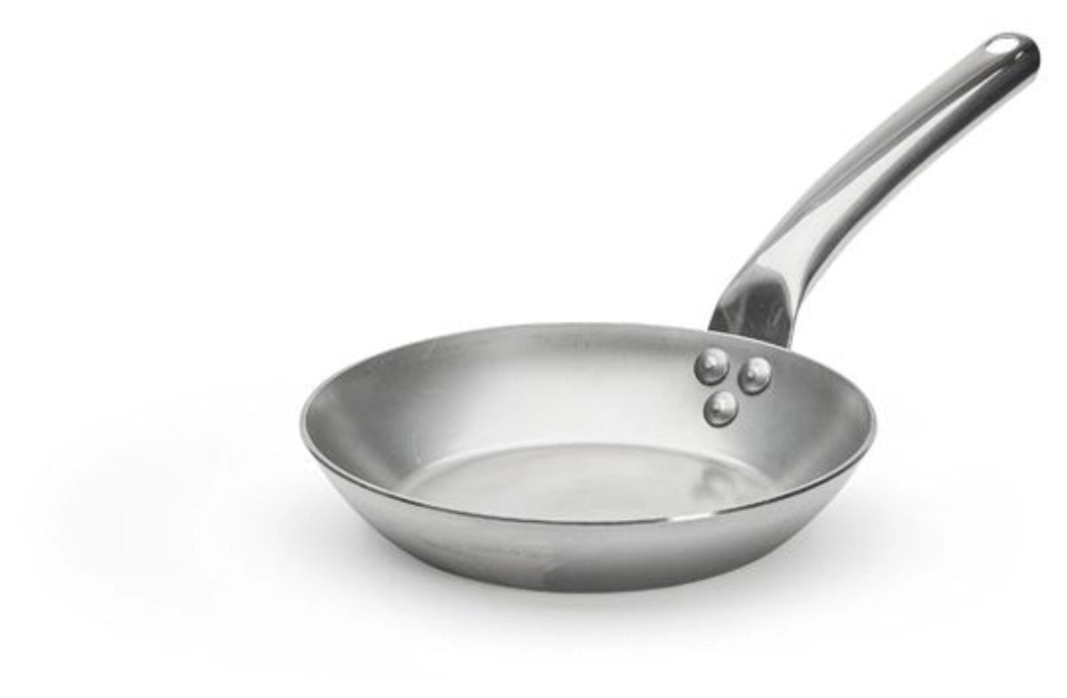 CARBONE PLUS Bratpfanne Ø 20cm, Griff Edelstahl, Induktion in Silber präsentiert im Onlineshop von KAQTU Design AG. Bratpfanne ist von de Buyer