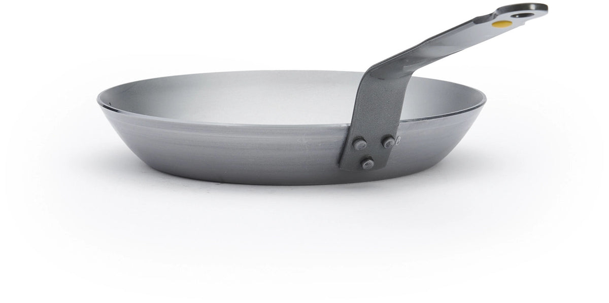 MINERAL B ELEMENT Eisenpfanne Ø 24cm, Induktion in Silber präsentiert im Onlineshop von KAQTU Design AG. Bratpfanne ist von de Buyer