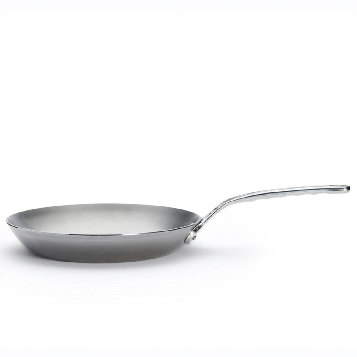 Mineral B Pro Eisenbratpfanne D28cm Induktion in Silber präsentiert im Onlineshop von KAQTU Design AG. Bratpfanne ist von de Buyer
