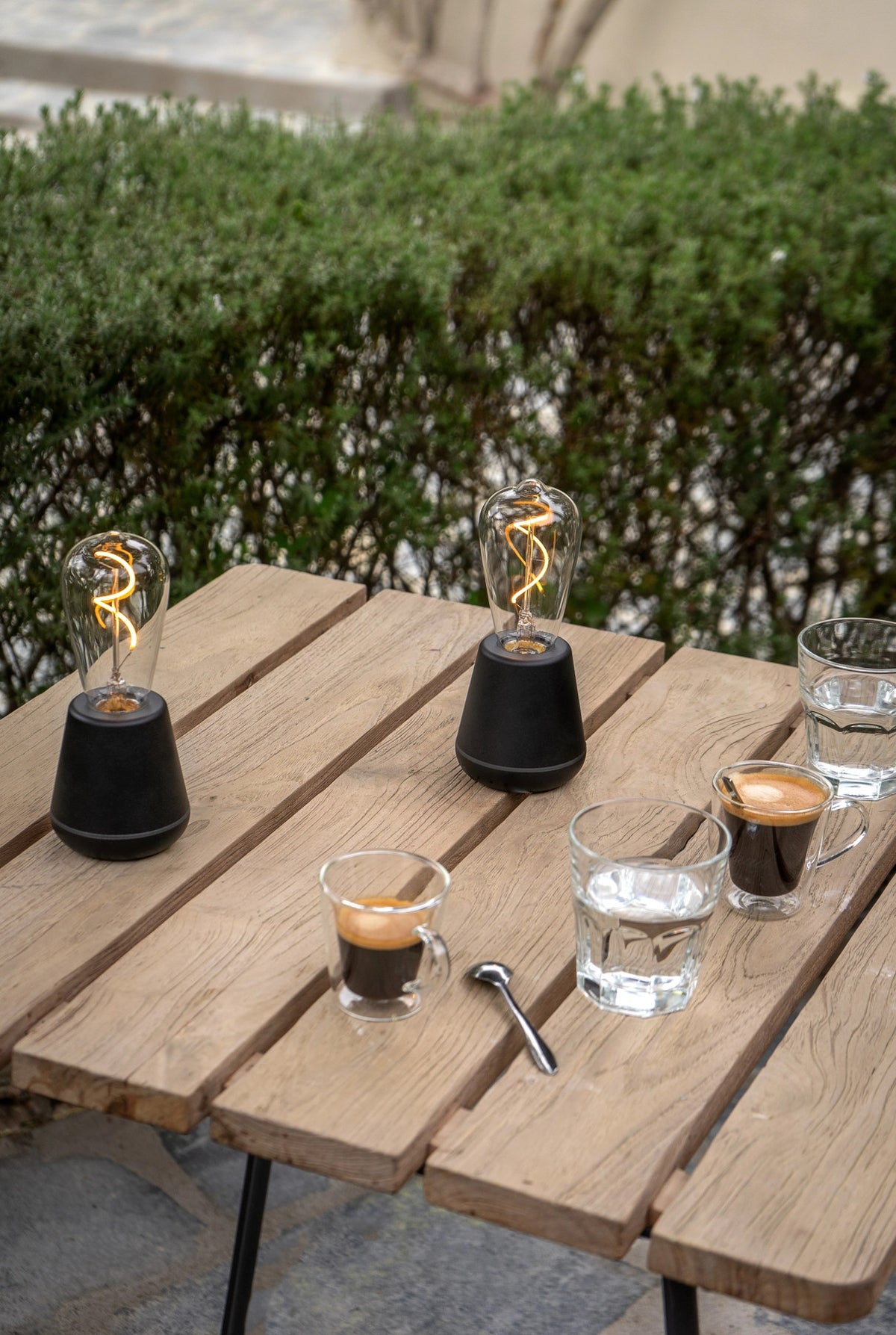 Humble one Outdoor table light black IP65 in Schwarz präsentiert im Onlineshop von KAQTU Design AG. Tischleuchte ist von Humble Light