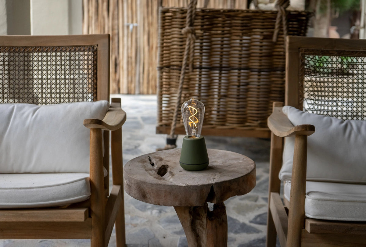 Humble one Outdoor table light moss IP65 in Grün präsentiert im Onlineshop von KAQTU Design AG. Tischleuchte ist von Humble Light