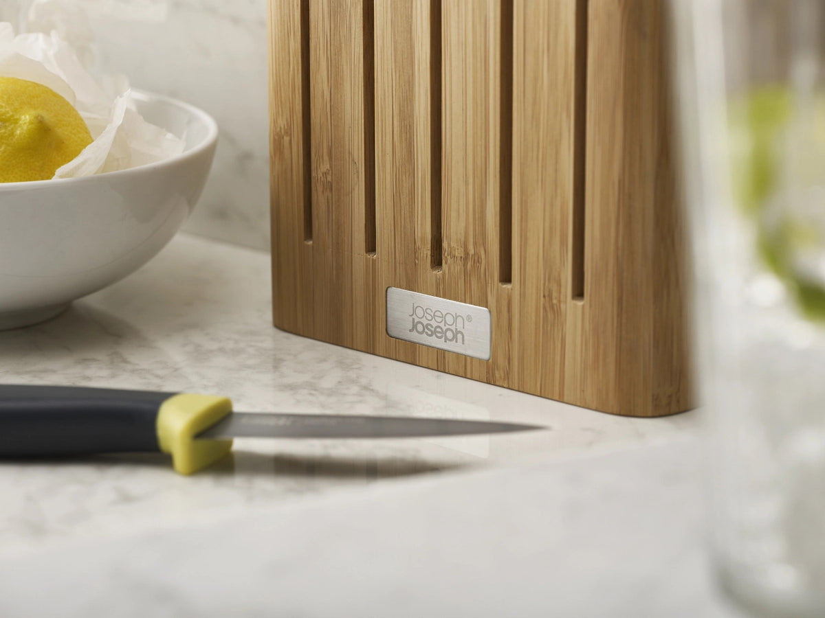 Elevate Messerblock, 5-tlg, Bambus, 35.5x14.9x6.1cm in Braun präsentiert im Onlineshop von KAQTU Design AG. Messerblock ist von Joseph Joseph
