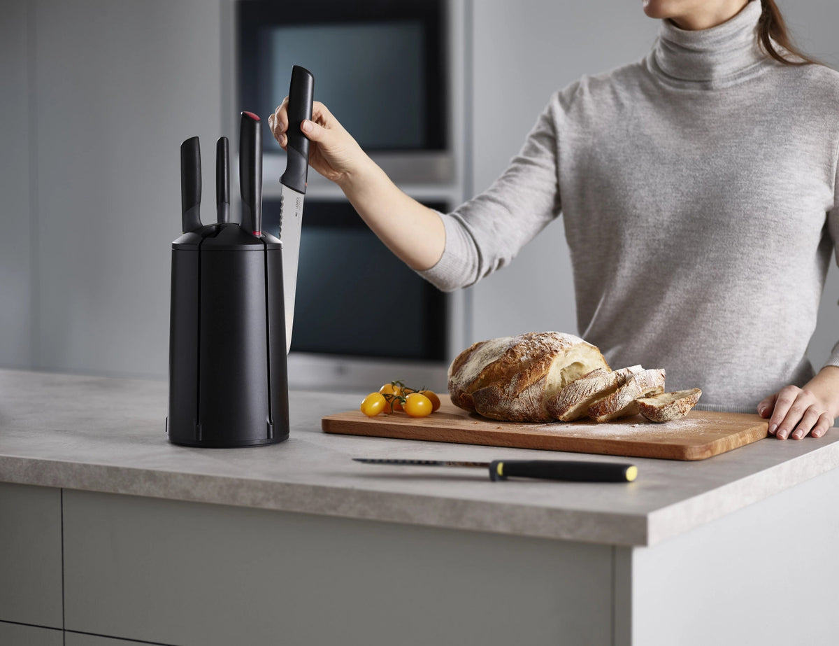 5-tlg. Elevate Messer Karussell in Schwarz präsentiert im Onlineshop von KAQTU Design AG. Küchenmesser ist von Joseph Joseph