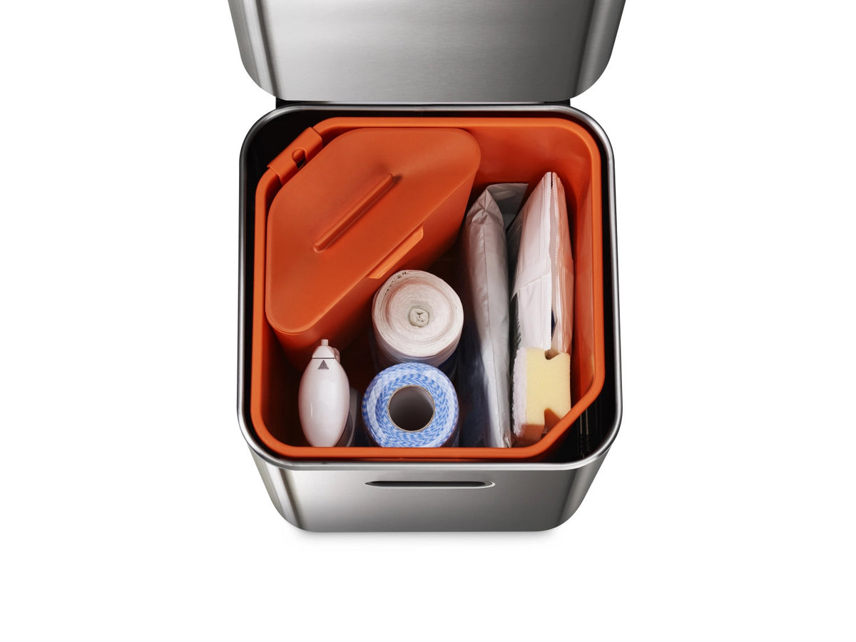 Totem Compact 40L, edelstahl in Silber präsentiert im Onlineshop von KAQTU Design AG. Mülleimer ist von Joseph Joseph
