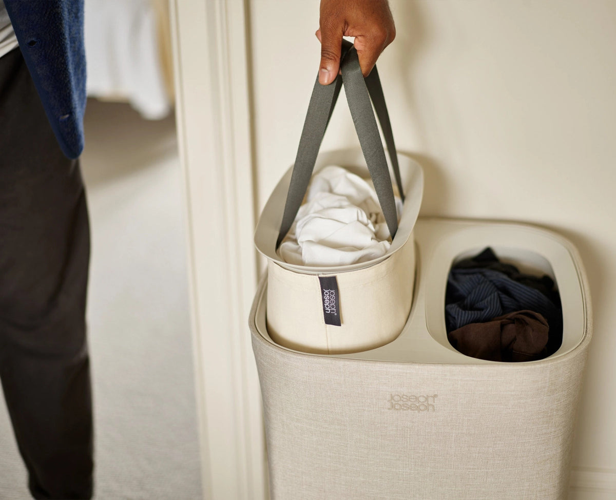 Tota 60L Wäschekorb ecru in Beige präsentiert im Onlineshop von KAQTU Design AG. Wäschekorb ist von Joseph Joseph
