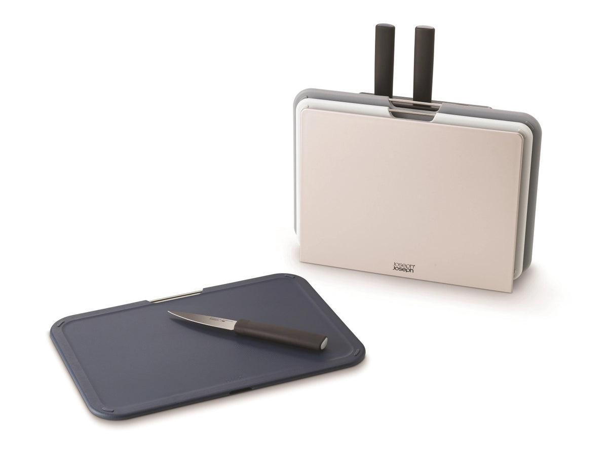 Nest Boards Plus 6-teiliges Messer- und Schneidbrett-Set in Silber präsentiert im Onlineshop von KAQTU Design AG. Schneidbrett ist von Joseph Joseph